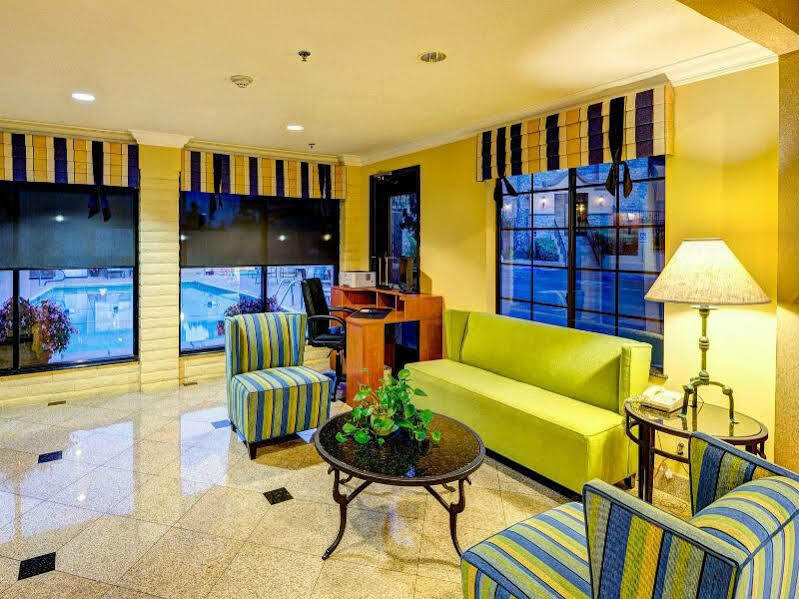 Holiday Inn Express San Diego - Rancho Bernardo, An Ihg Hotel Bagian luar foto
